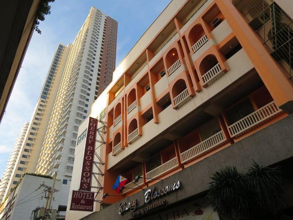 Cherry Blossoms Hotel Manilla Buitenkant foto