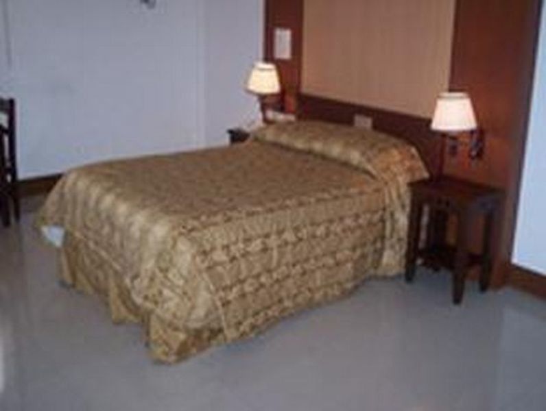 Cherry Blossoms Hotel Manilla Buitenkant foto