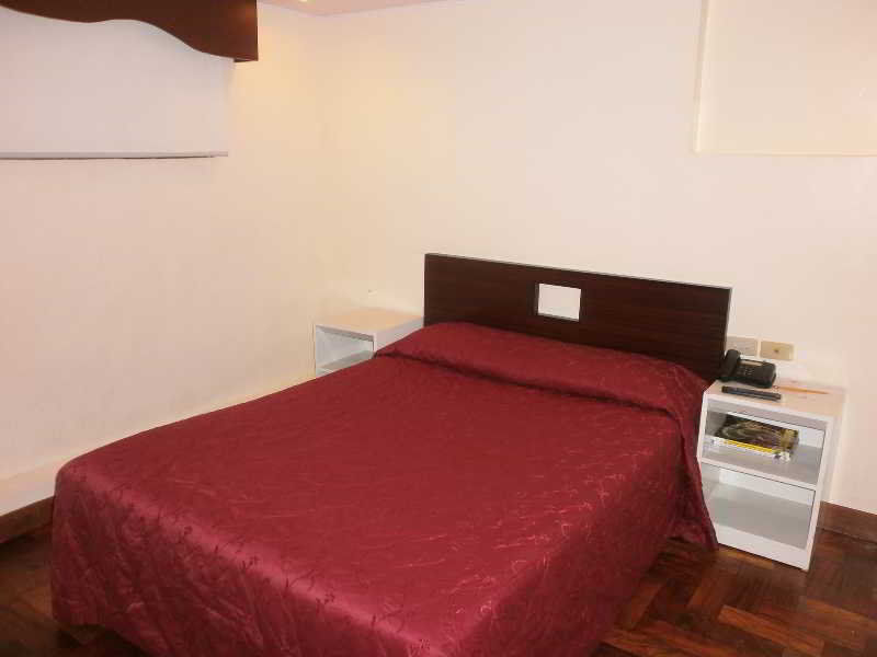 Cherry Blossoms Hotel Manilla Buitenkant foto