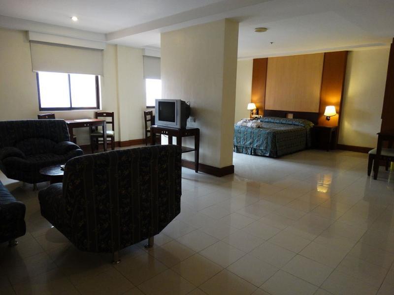 Cherry Blossoms Hotel Manilla Buitenkant foto