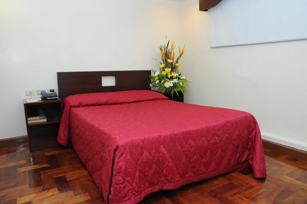 Cherry Blossoms Hotel Manilla Buitenkant foto