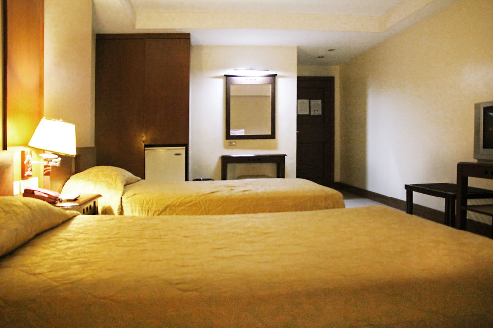 Cherry Blossoms Hotel Manilla Buitenkant foto