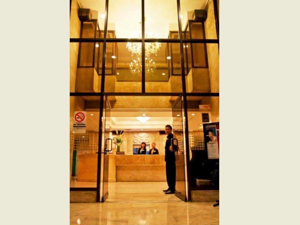 Cherry Blossoms Hotel Manilla Buitenkant foto