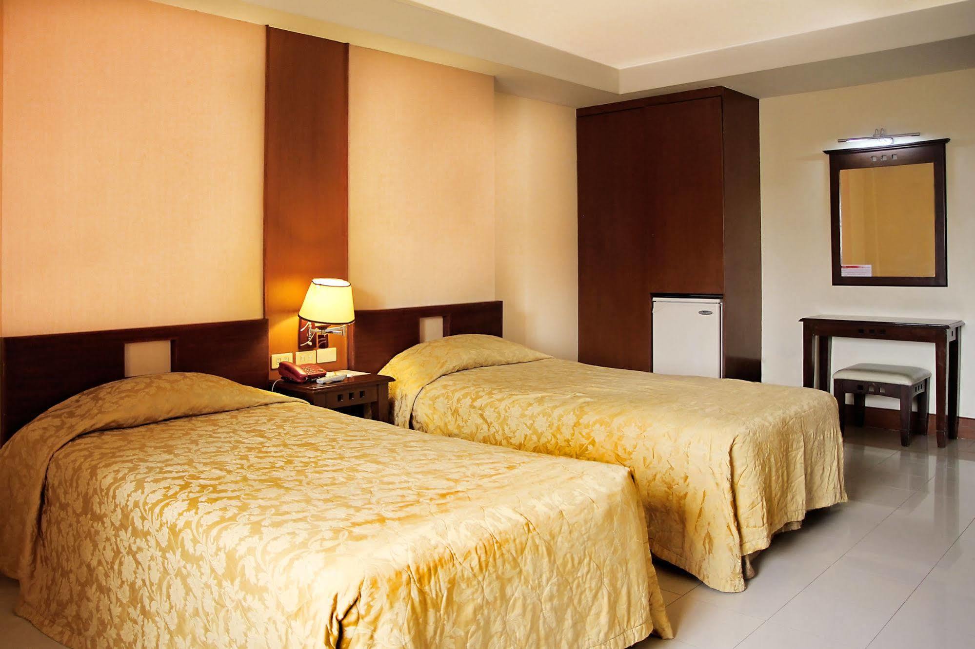 Cherry Blossoms Hotel Manilla Buitenkant foto