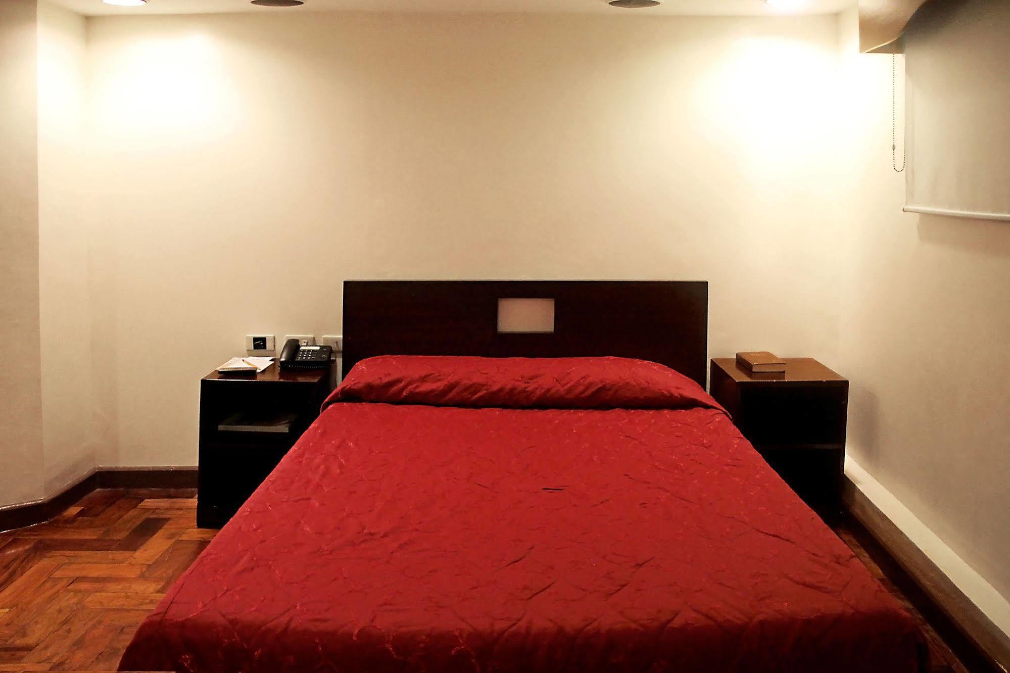 Cherry Blossoms Hotel Manilla Buitenkant foto