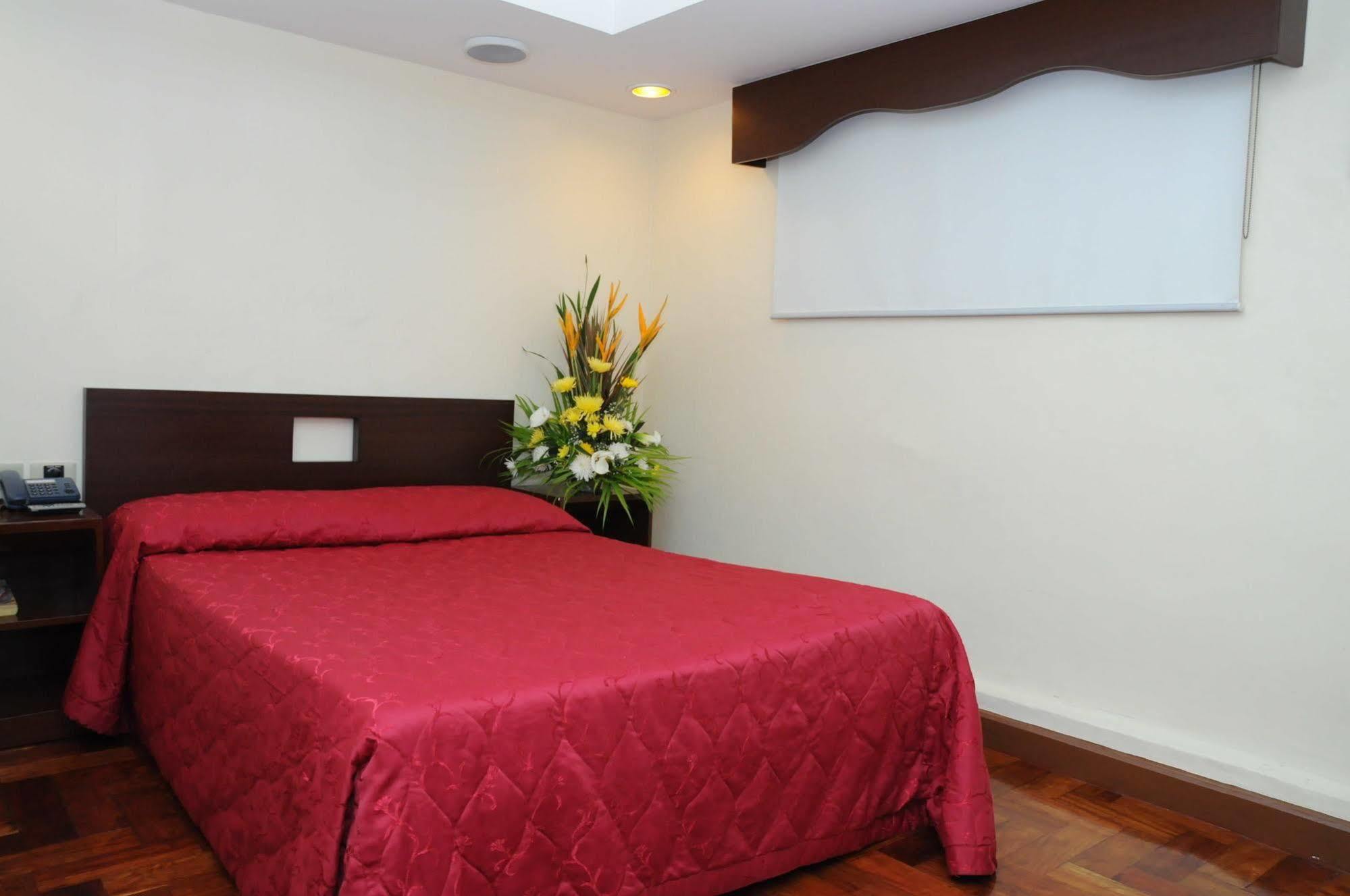 Cherry Blossoms Hotel Manilla Buitenkant foto