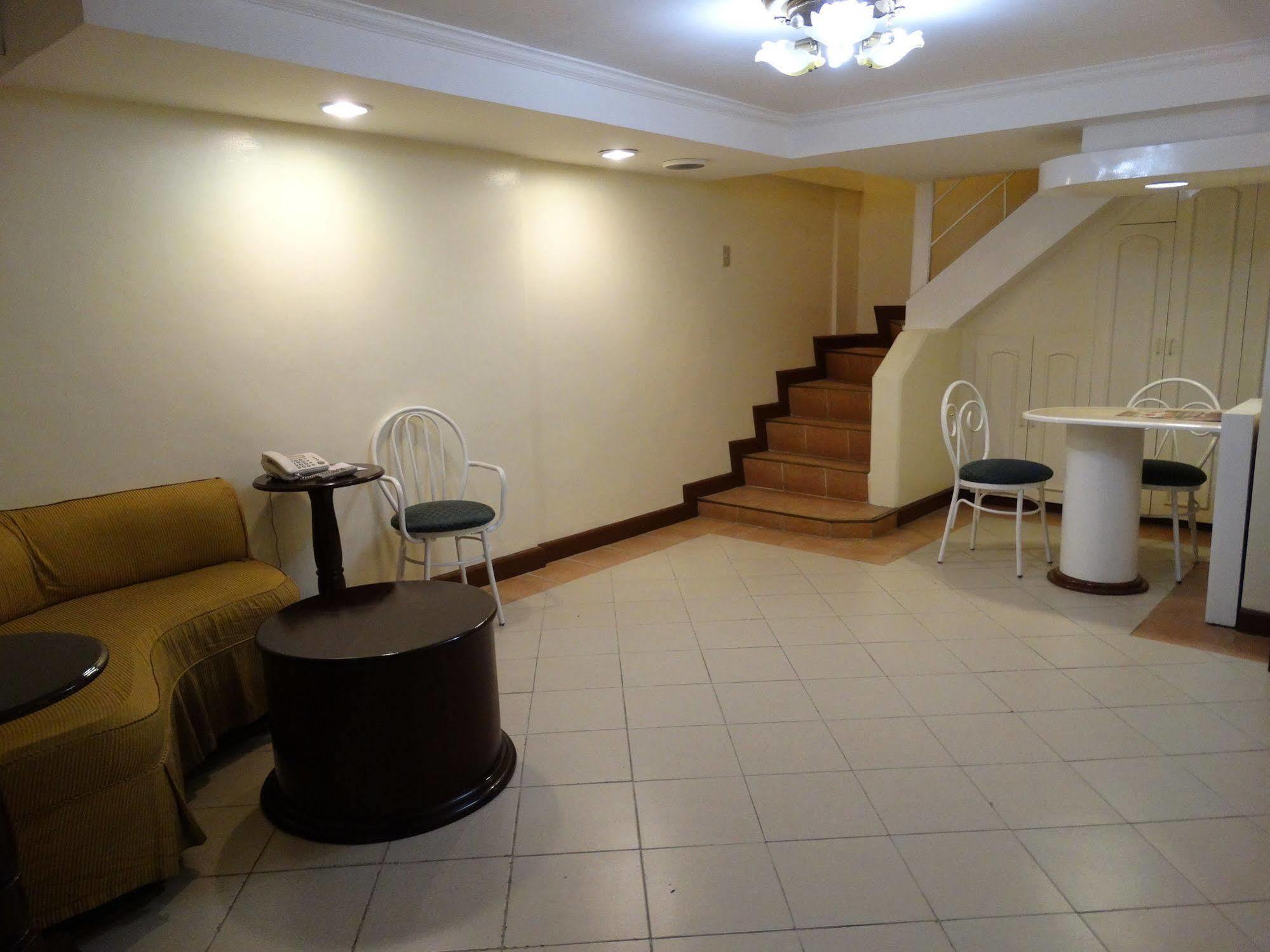 Cherry Blossoms Hotel Manilla Buitenkant foto