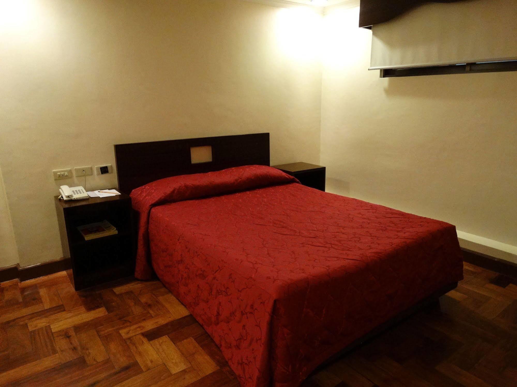 Cherry Blossoms Hotel Manilla Buitenkant foto