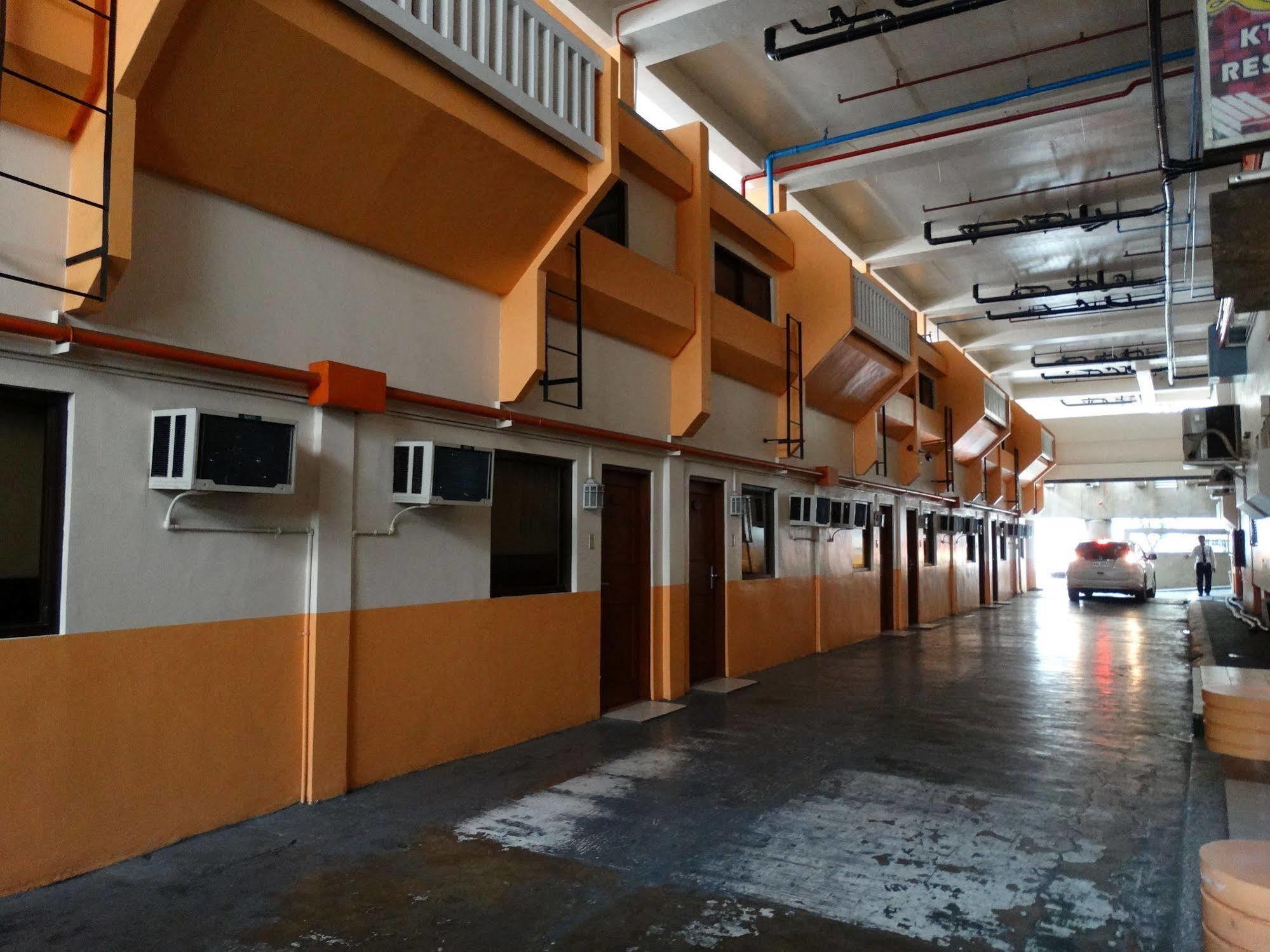 Cherry Blossoms Hotel Manilla Buitenkant foto