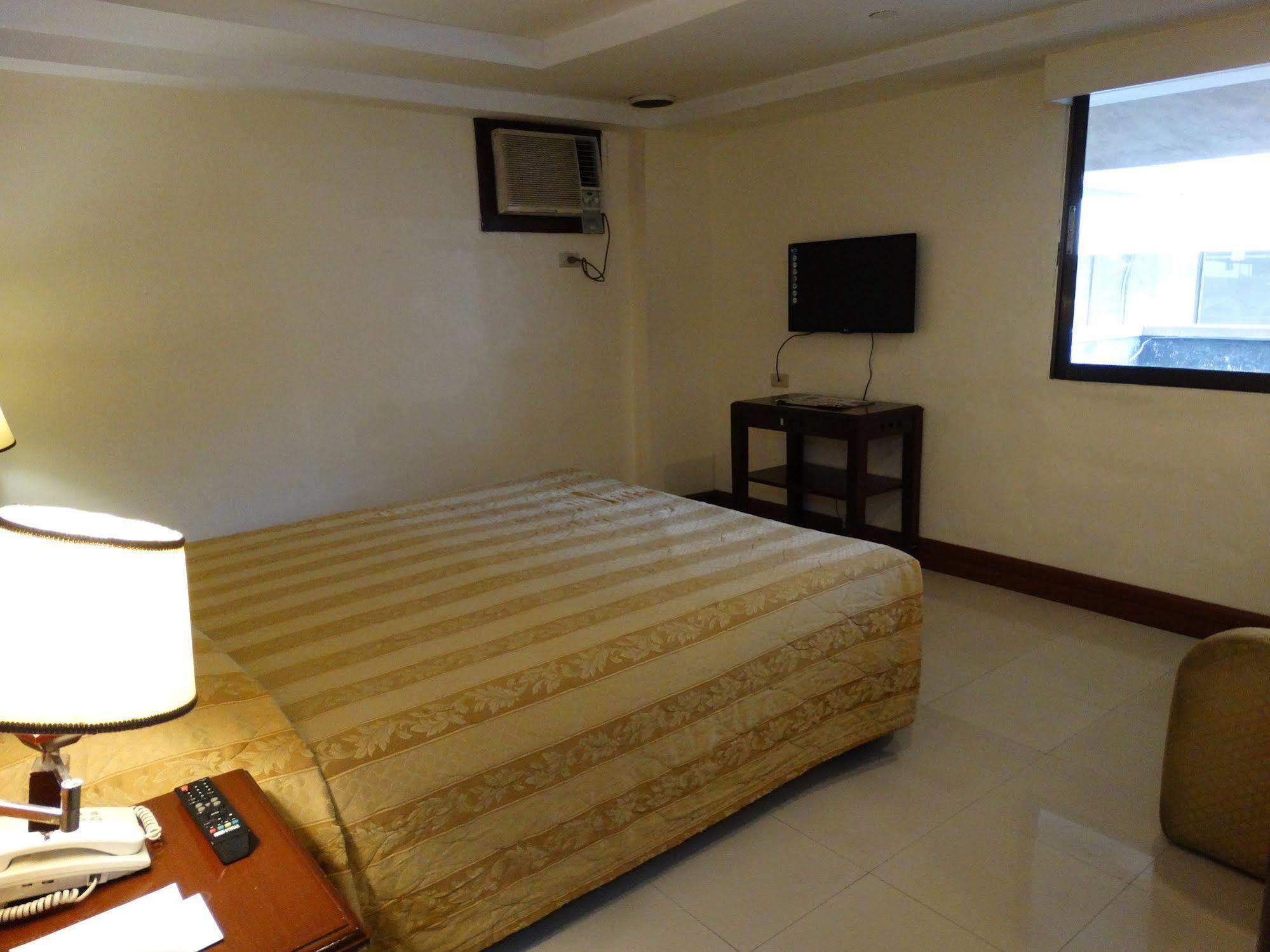 Cherry Blossoms Hotel Manilla Buitenkant foto