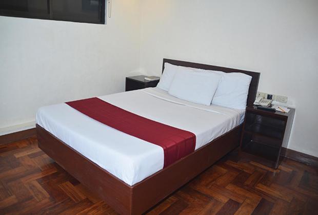 Cherry Blossoms Hotel Manilla Buitenkant foto
