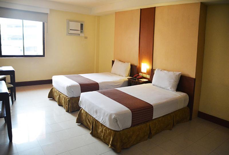 Cherry Blossoms Hotel Manilla Buitenkant foto