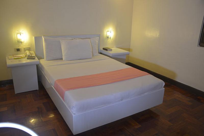 Cherry Blossoms Hotel Manilla Buitenkant foto