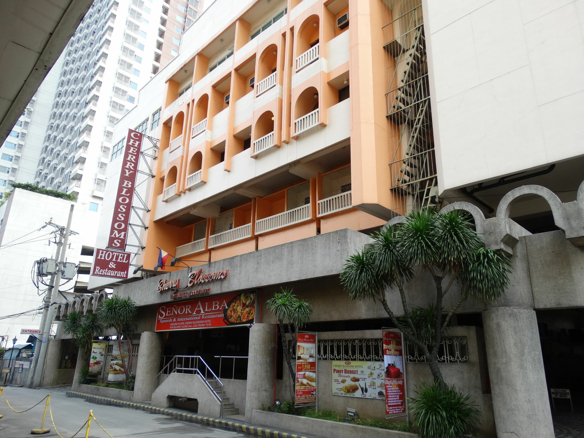Cherry Blossoms Hotel Manilla Buitenkant foto