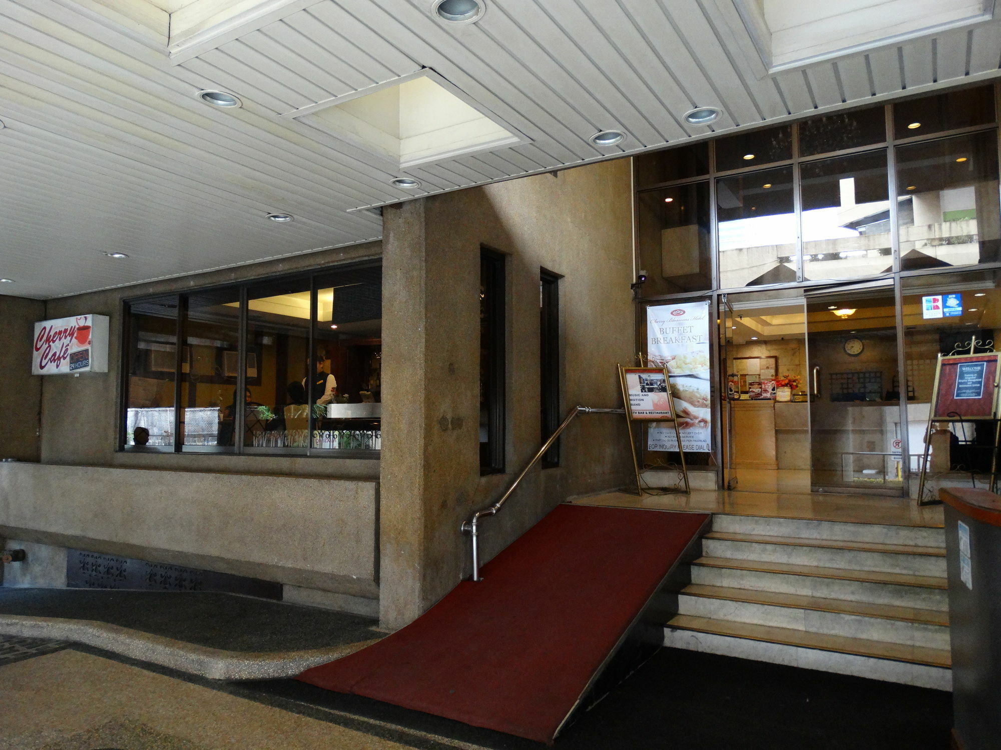 Cherry Blossoms Hotel Manilla Buitenkant foto
